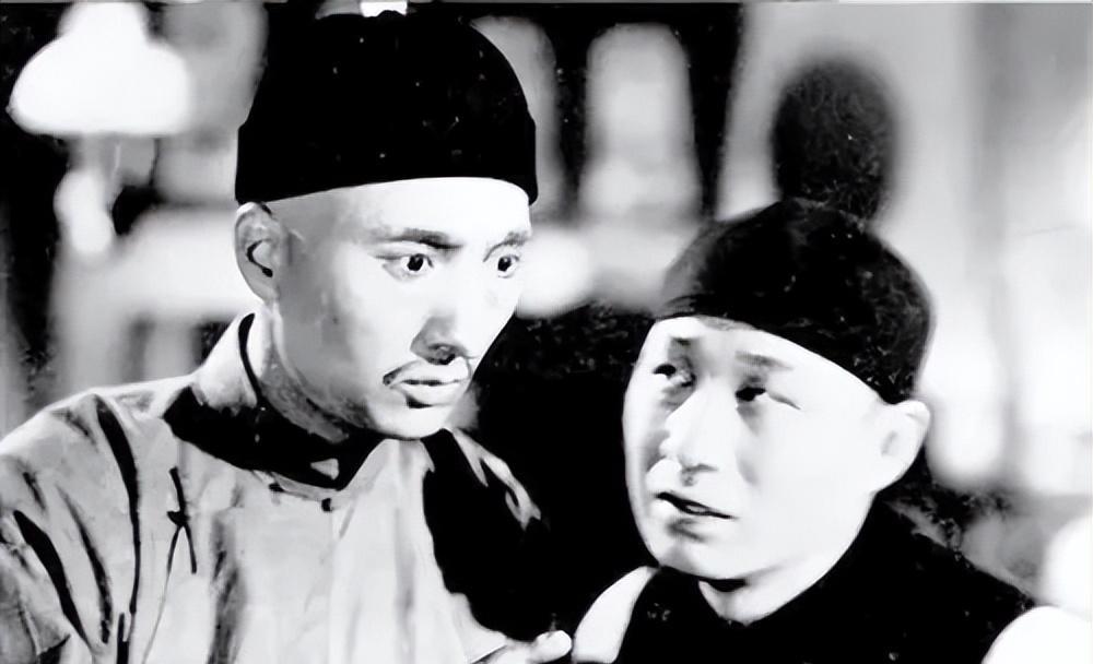 舅舅是陈佩斯，外公是影帝，爸爸是国家一级演员，自己却当网红