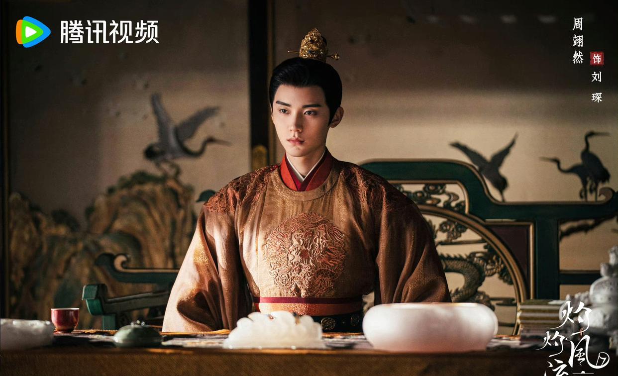 《灼灼风流》事实证明，冯绍峰王丽坤年纪大演古偶，就是自取其辱