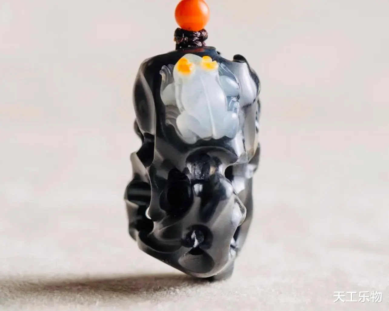 玉色不同效果不同！那些盘出来的彩色和田玉！