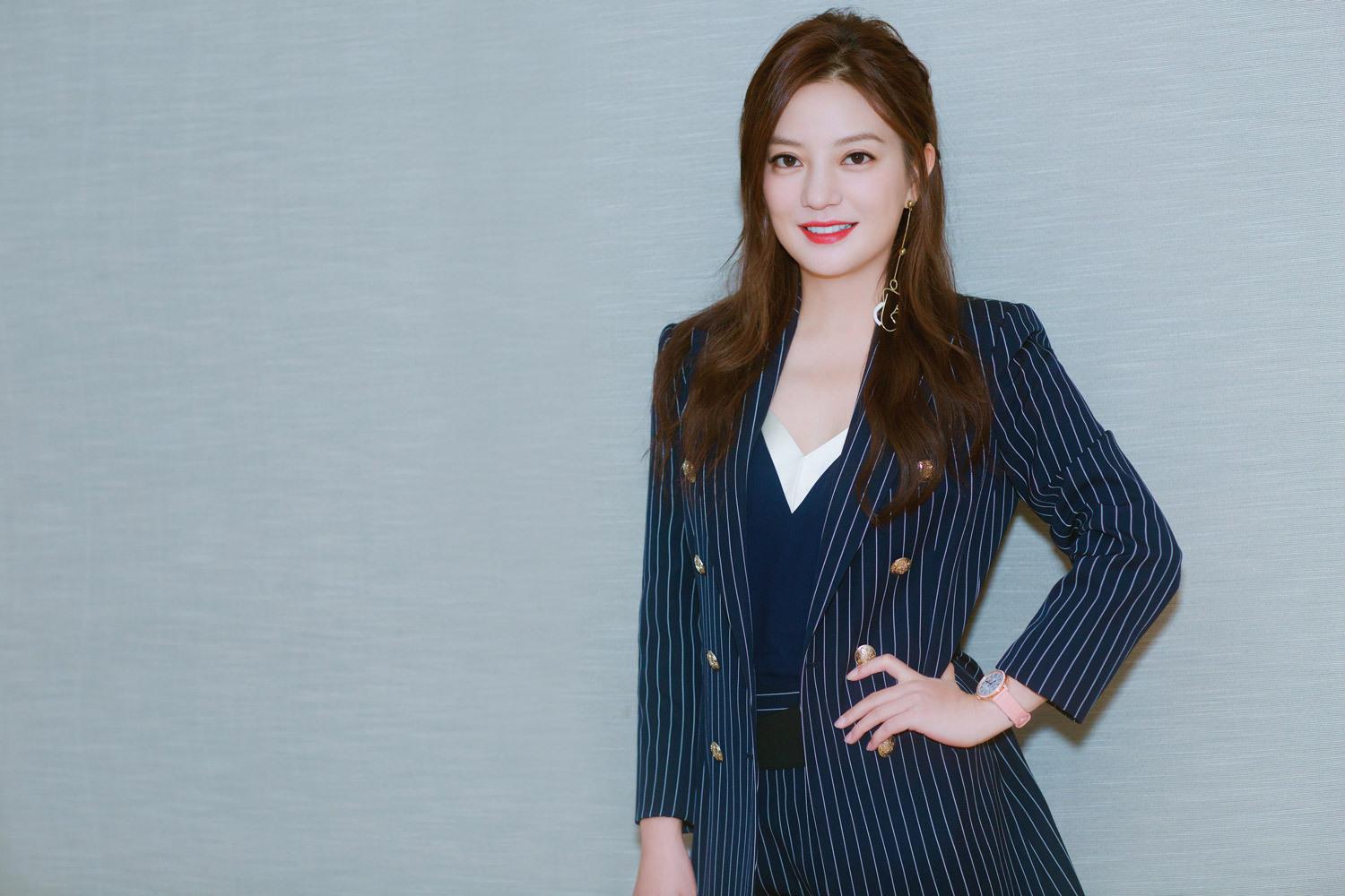 潘长江|赵薇罕见现身透露现状,低调庆祝47岁生日,模样变化大心情也低迷