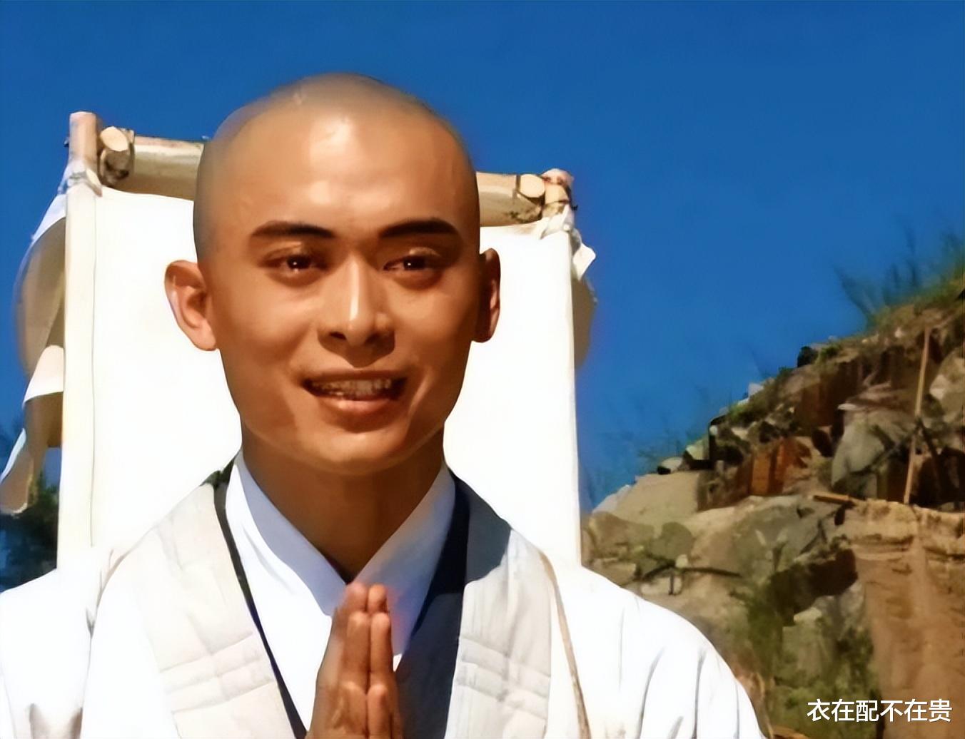 51岁功夫巨星沦落到“酒吧卖唱”,假唱两首歌赚20万,曾欠巨款被起诉