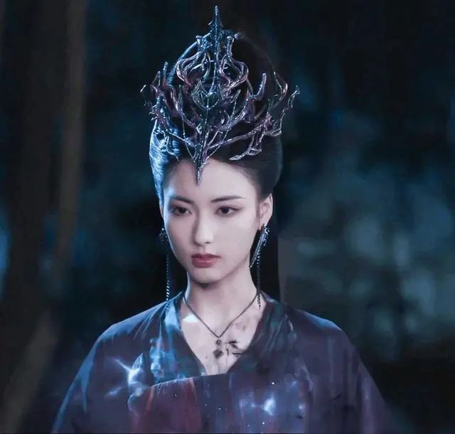 ?36岁颖儿和25岁赵露思站一起，我感慨，颖儿颜值真的被「低估」了