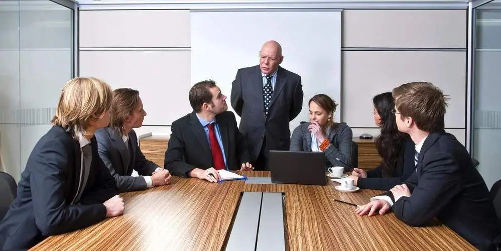 领导问“你要不要考虑去别的岗位”,职场潜规则如何高情商化解?