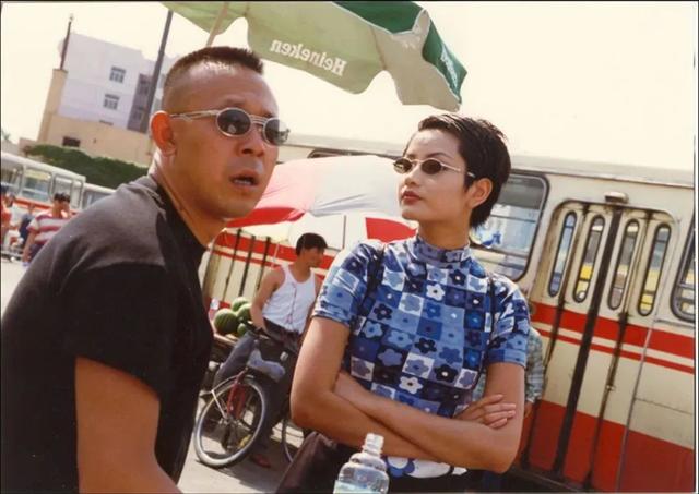 瞿颖|凭一双腿火了30年，如今52岁仍未婚，“国内第一名模”活得太漂亮