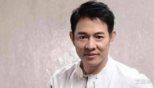 李连杰年轻时买下的3亿豪宅,被荒废后,保洁阿姨成“人生赢家”