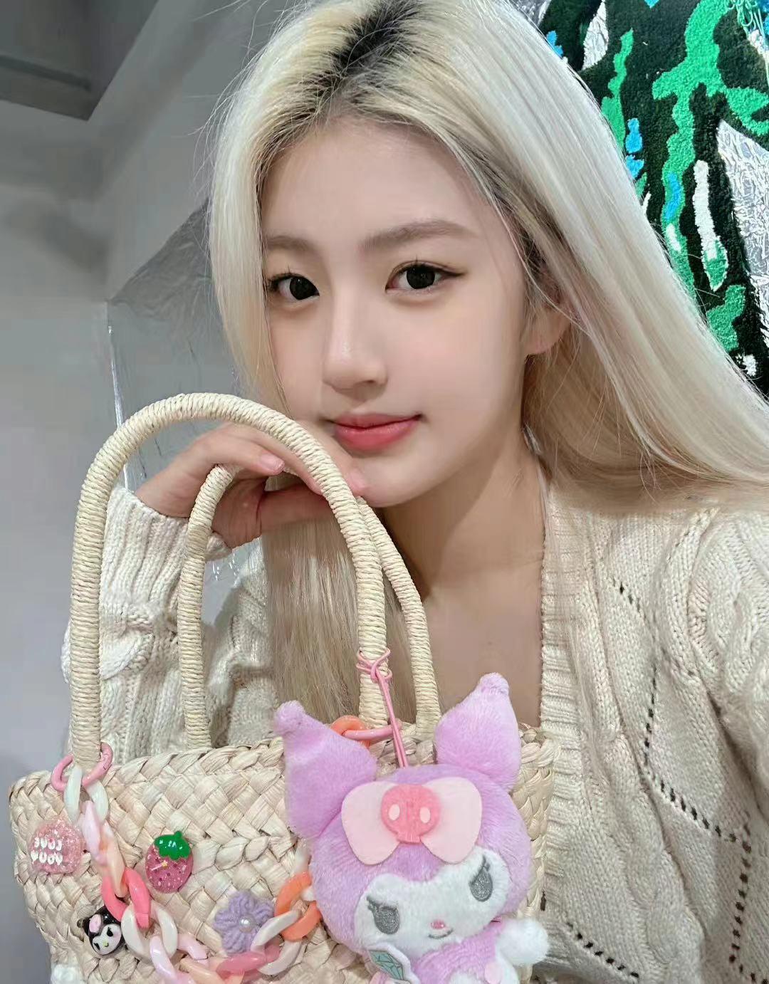 王思聪|35岁王思聪消瘦认不出！2名年轻侍女陪逛街，数名保镖随行保护