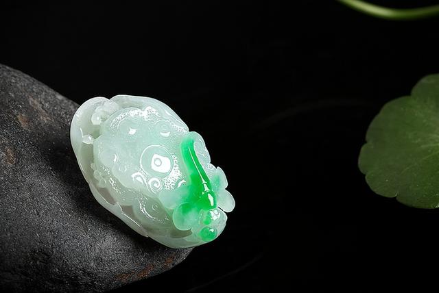 翡翠|想要自己的翡翠能增值,你知道怎么进行挑选吗?这些因素很重要
