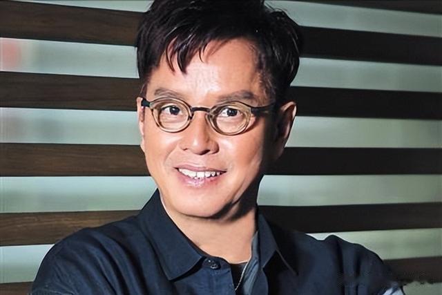 谭咏麟与妻子约定丁克,却出轨粉丝生子留数亿财产,原配含泪出家