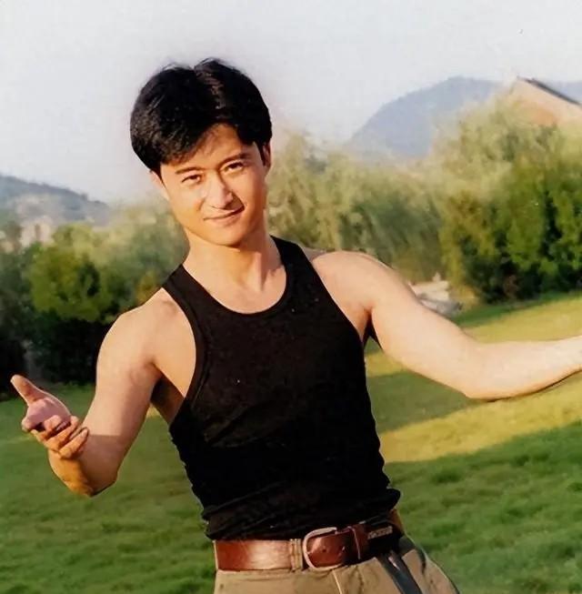 “隐瞒”我们四十年，原来他就是吴京爸爸，难怪吴京能够大红大紫