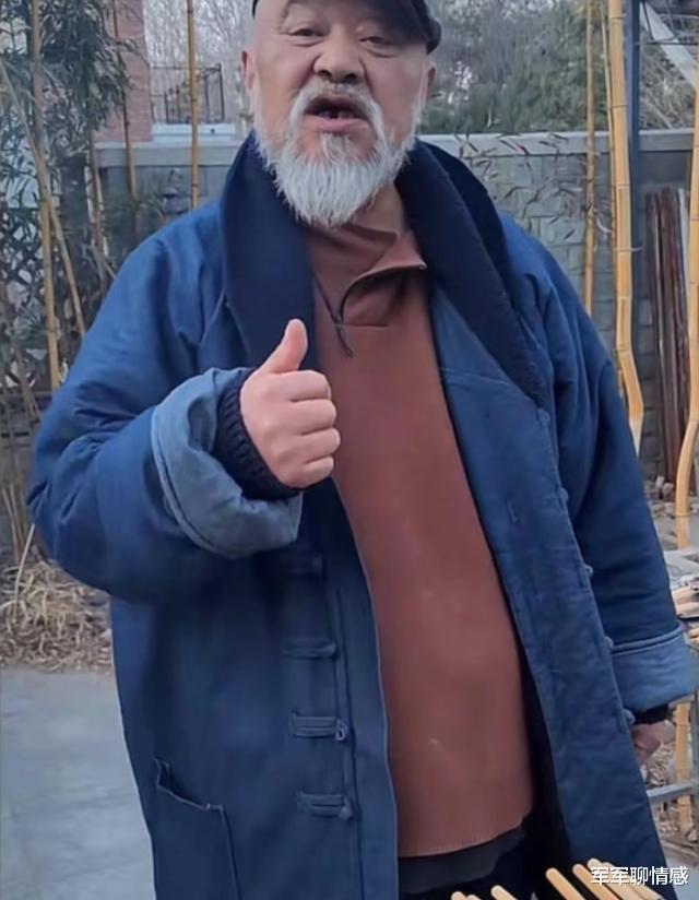 摆摊|7位无业艺人现状:街头摆摊、卖鱼卖菜、开车揽活……有人暗藏8套房