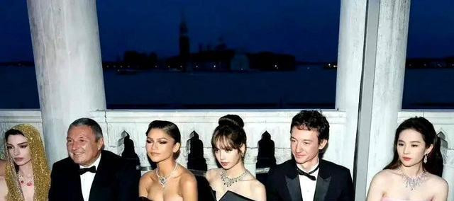 LV三公子和Lisa同框疑似恋情，刘亦菲和赞达亚也在场，引发猜测