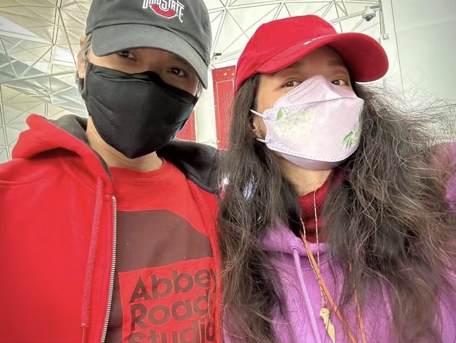 舒淇|冯德伦春节晒夫妻合影秀恩爱,46岁舒淇秀发毛糙,好多白发太真实