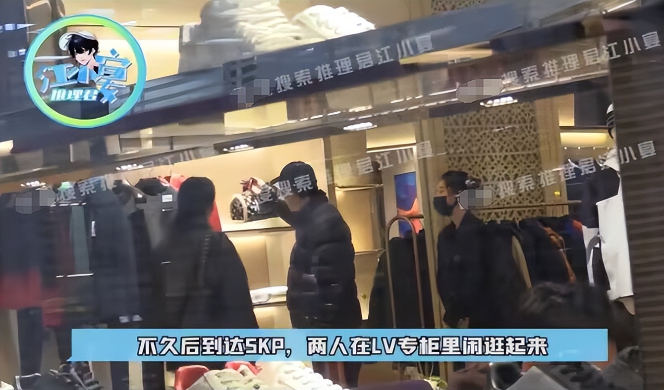 毛晓慧挽男友逛商场,秦俊杰贴心挑选LV,网友辣评:杨紫后悔吗?