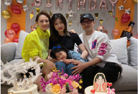 汪章离婚，网友给的评论是女方要好好搞事业， 男方终于上头条