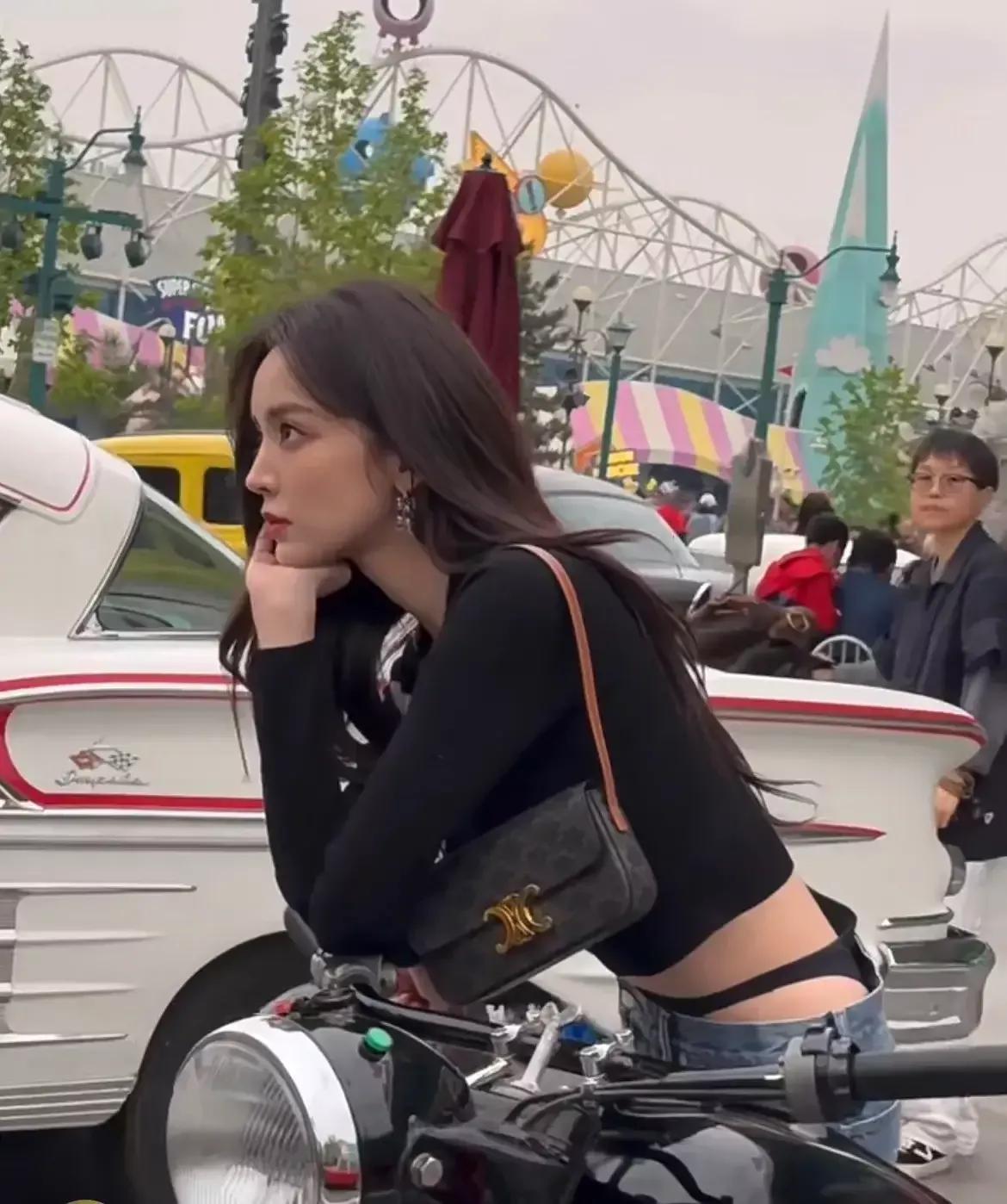 古力娜扎|古力娜扎穿着大胆被骂“不检点”，本人霸气回应：我不觉得有问题