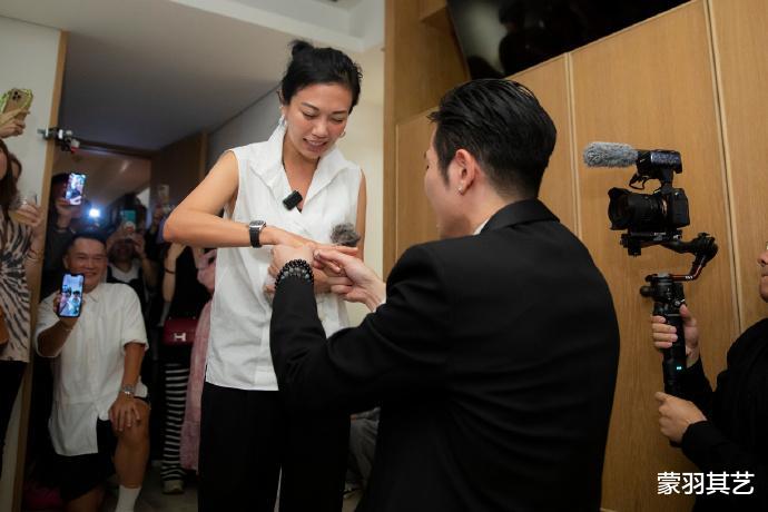 36岁萧敬腾求婚50岁林有慧,现场叫“妈妈”,16年情感一言难尽