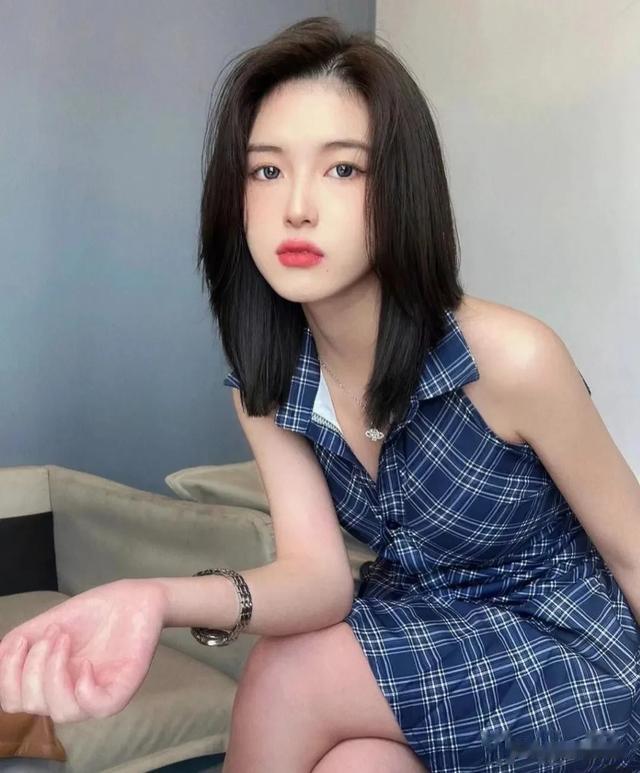 精致\锁骨发\越来越流行