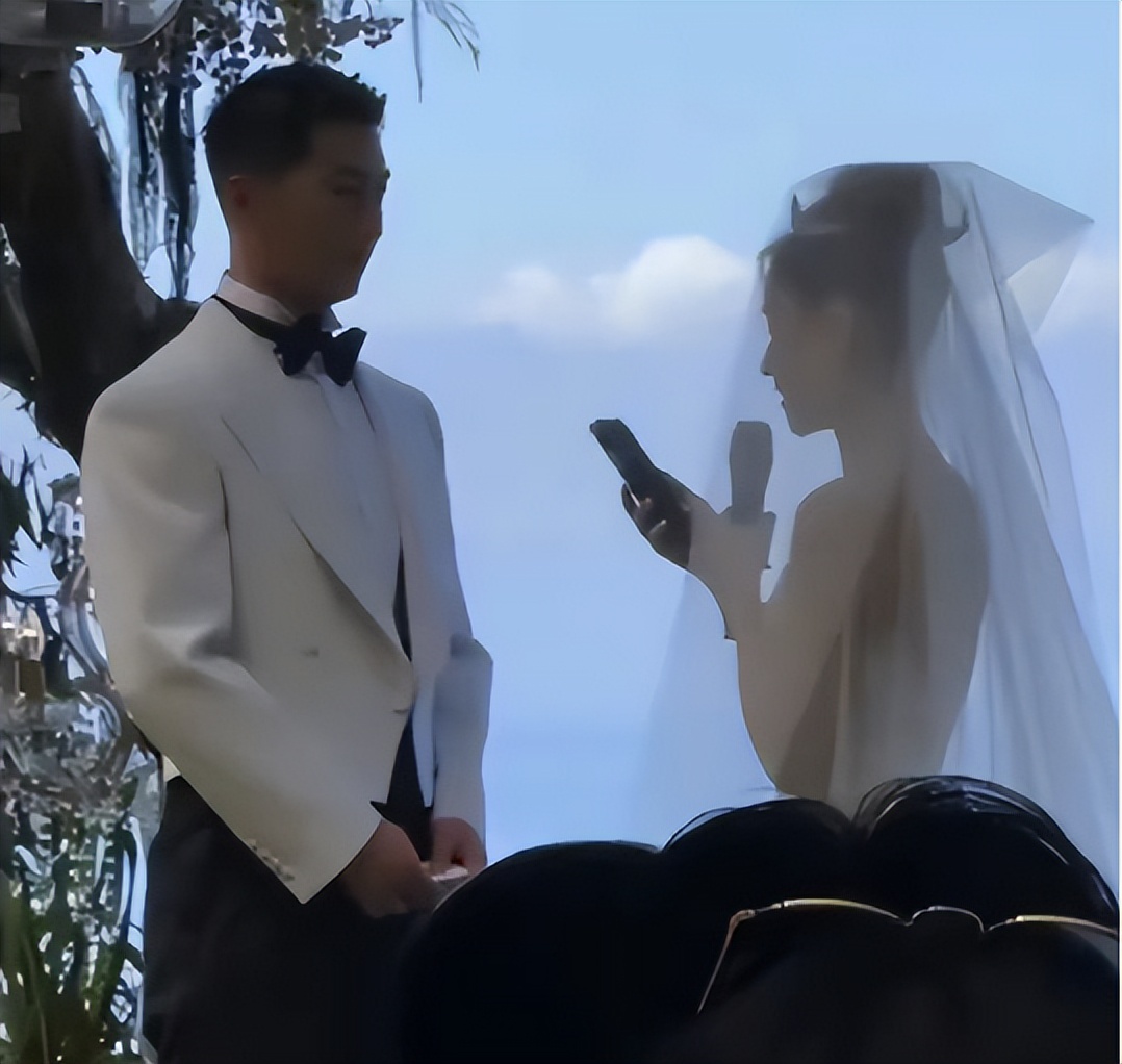 何超莲|何超莲婚礼誓词:你无限包容我,我不温柔,期待足球队的到来