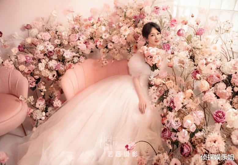 杨紫 杨紫晒美照庆祝六一节，扎双马尾穿碎花裙卖萌，30岁少女感依旧