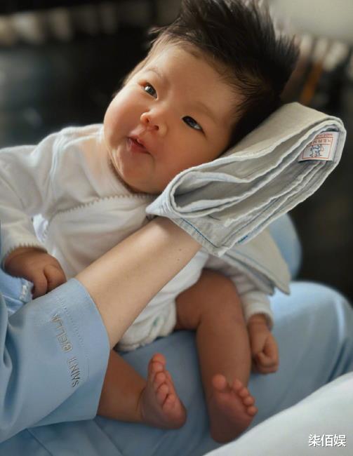 程晓玥|程晓玥产后迅速复工,自曝体重只有92斤,全母乳喂养曾乳腺炎高烧