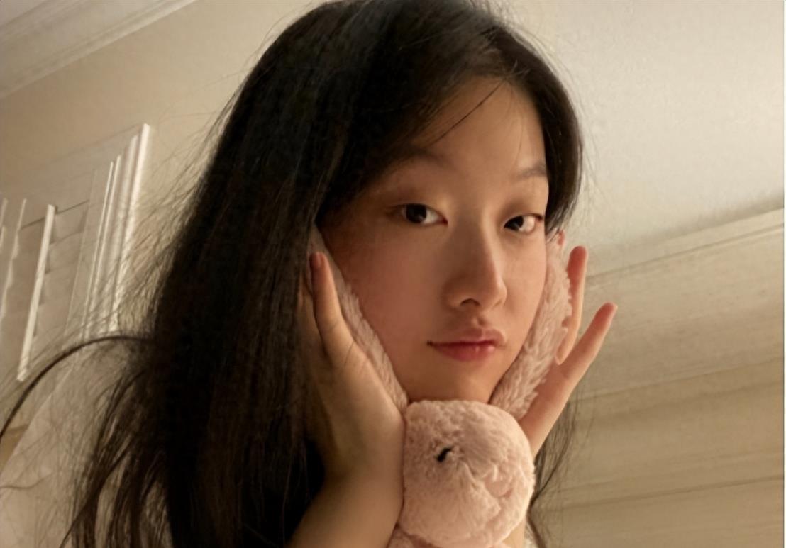 徐露:与导演丈夫相识6天后闪婚,迟迟不愿生孩子,如今女儿19岁了