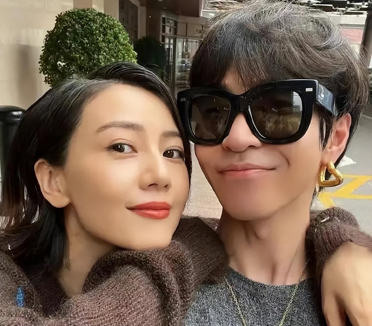 不老女神其实是假的，实际满头苍白，头顶斑驳，生图揭露人间真实