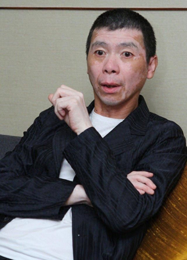 冯小刚传出病情恶化已放弃治疗,妻子徐帆泪崩,本人回应来了