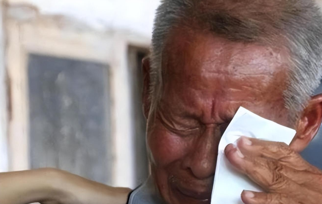 200斤女胖子欲强行发生关系，60岁大爷哭诉：我实在反抗不动！