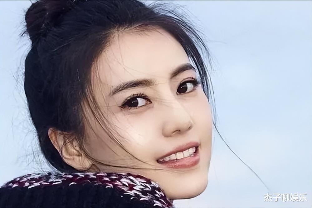 环保出行又气质!高圆圆骑单车接娃尽显彪悍,画面不要太温馨