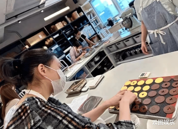 刘銮雄|刘秀盈情人节亲自做甜品向刘銮雄示好,因爸爸身体虚弱特意用代糖