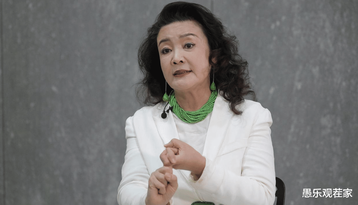 |张兰否认欠债9.8亿，前助理透露已带20人离职，被骂做人要感恩