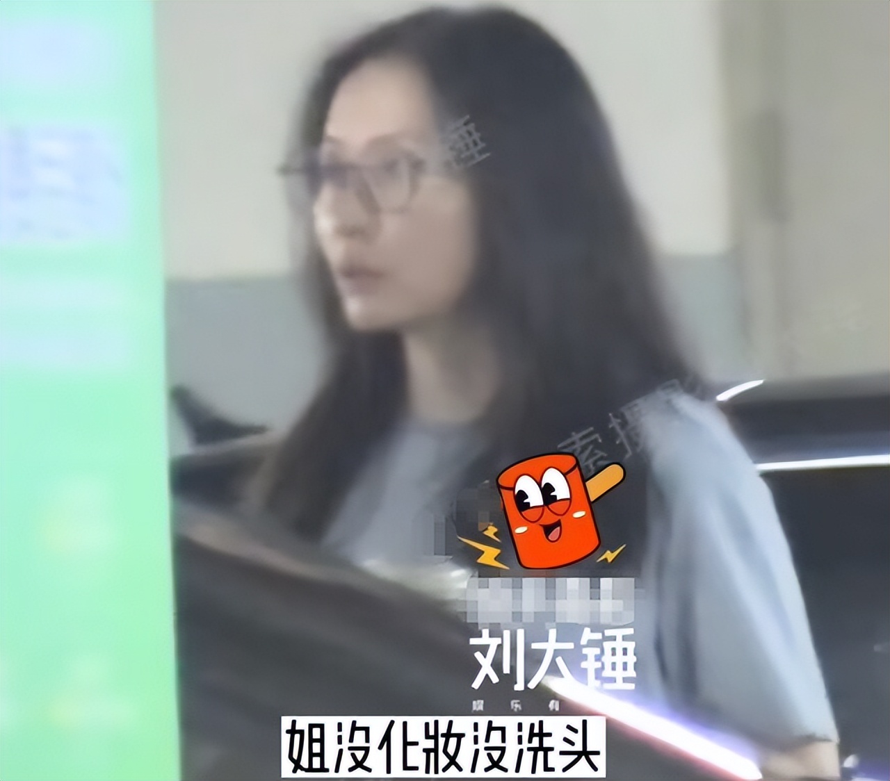 张靓颖携男友外出逛街，素颜不洗头似路人大妈，拍拖5年仍不结婚