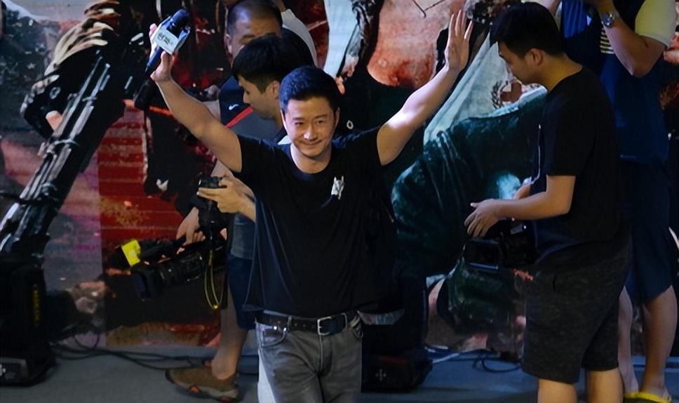 金鸡奖典礼这一夜,揭开吴京“虚伪面具”,爱国是假,捞金是真?