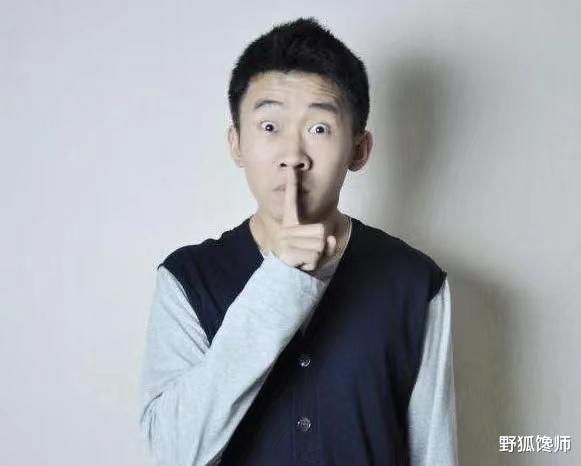 杨迪首谈分手风波,后悔告诉公众被骂,受前任鼓励再干几年退圈。