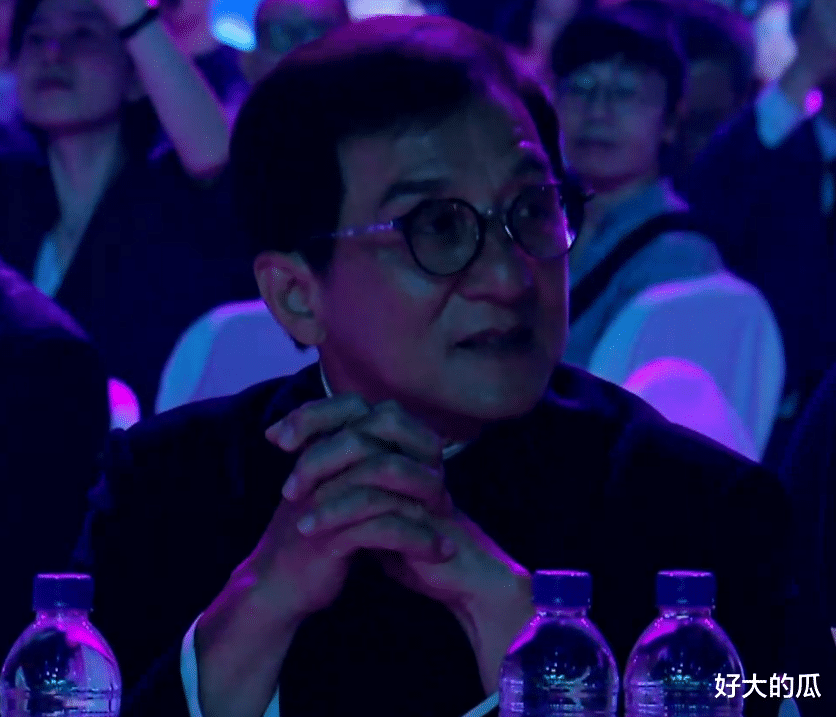 李宇春和华晨宇,2个“混子”歌手,在香港这一晚彻底现了原形