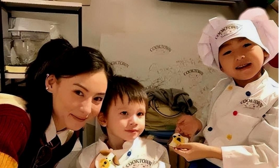 曝张柏芝已完婚!婚礼现场疑曝光,3胎当花童,谢霆锋隔空送祝福