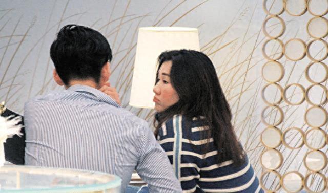 33岁何超盈现照曝光,瘦80斤模样大变,小8岁东北老公态度惹争议