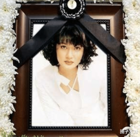 当红时比肩那英、王菲,却因一巴掌惨遭“封杀”,28岁坠楼身亡