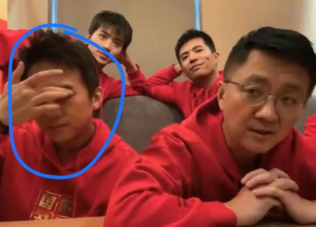 吴京|春节档大不同：吴京深夜点赞挨骂，邓超直播冷脸，王一博采访哑火