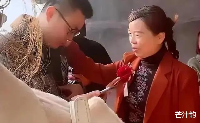 曝北海再度出面开播,诋毁亲属言行遭热议,许妈姚爸遭遇令人惆怅