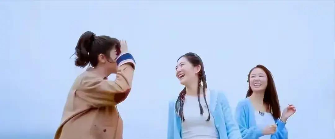 杨紫录制节目《我们的美好生活》，途中输液打吊瓶，上吐下泻的