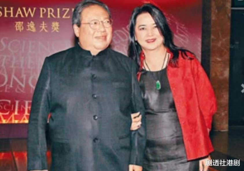 热衷当网红！知名港星爱女拍片分享生活，常因身材胖及外貌遭攻击