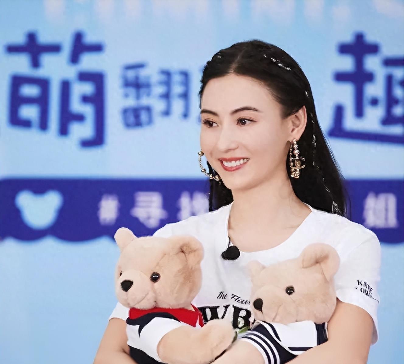 港媒曝张柏芝停工真相！“家暴男”孙东海死性不改，孩子都不放过