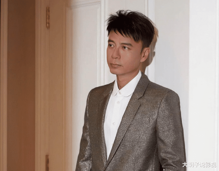 李克勤50岁妻子被曝怀三胎，每月还60万房贷，自曝经济压力大