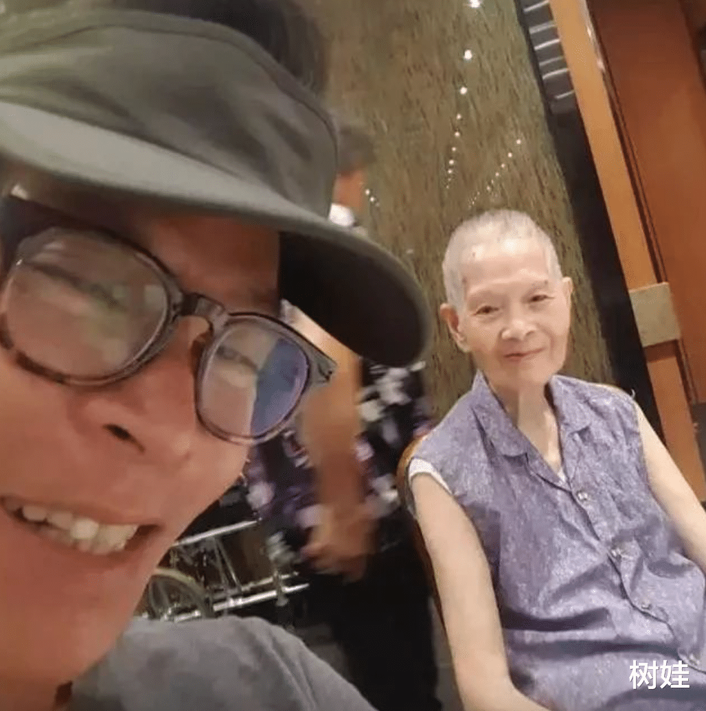 62岁吴廷烨罕露脸身形消瘦，为照顾逾90岁母亲已减产，至今仍单身
