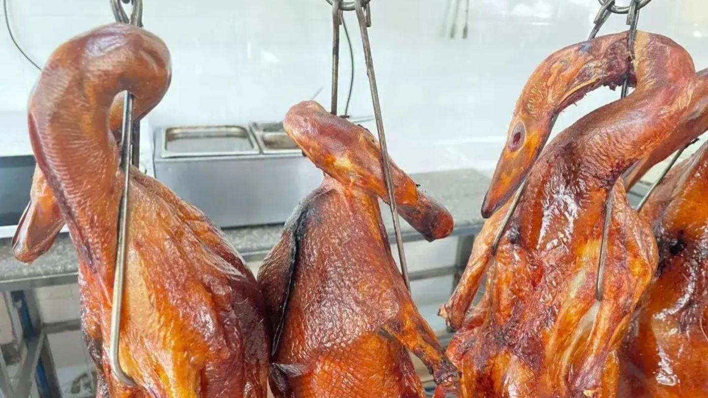 烧鹅|为什么烧鹅走不出广东，而烤鸭能征服全国人？网友：我们不配