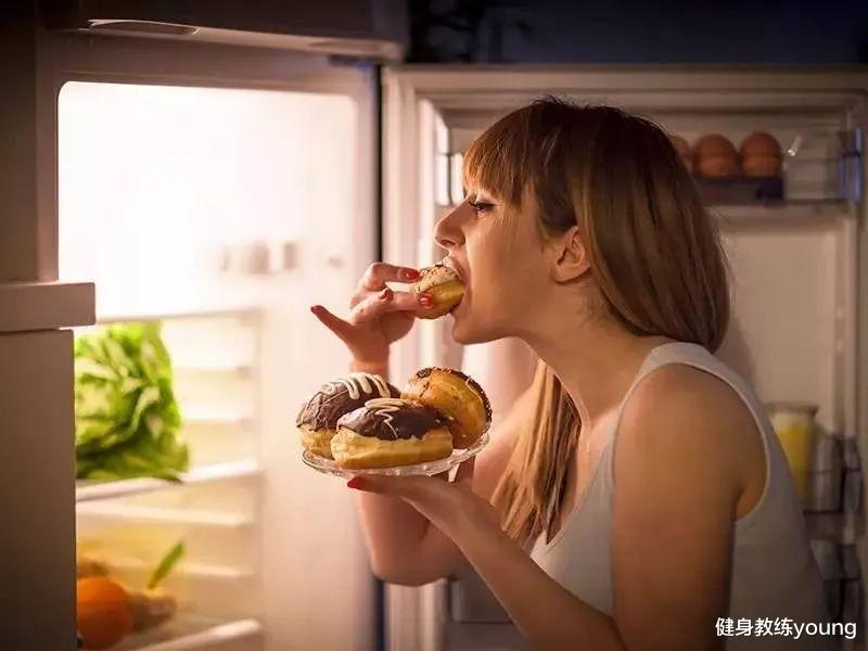运动 如何逼自己在夏天瘦30斤？3个明星减肥法帮助你瘦下来