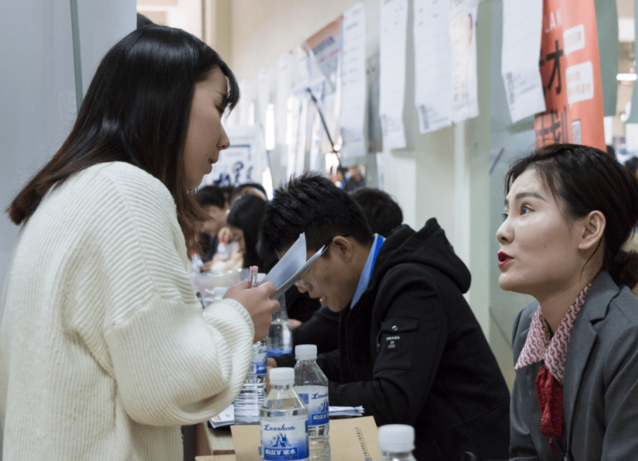 大学生|是招聘还是讽刺?7000多家央国企开启春招,大学生表示心酸和无奈