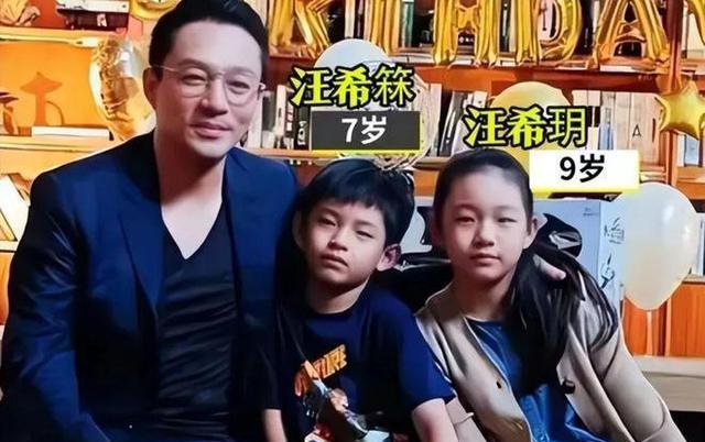 据爆料汪爸出面接回两个孙儿,一家人在北京团聚,大S计划落空