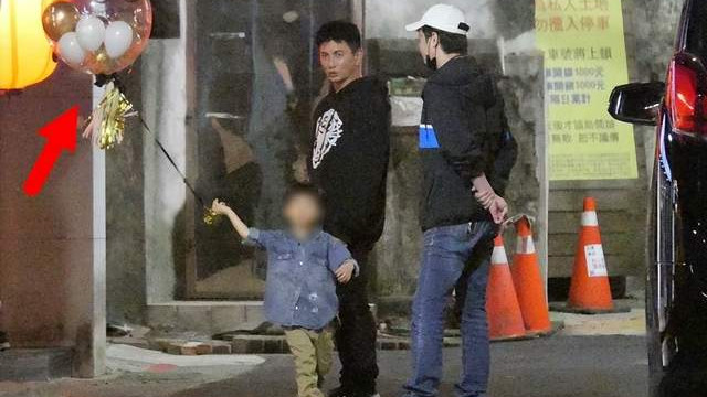 |刘诗诗台北庆生画面曝光！吴奇隆祖孙三代包场，4岁帅儿牵气球